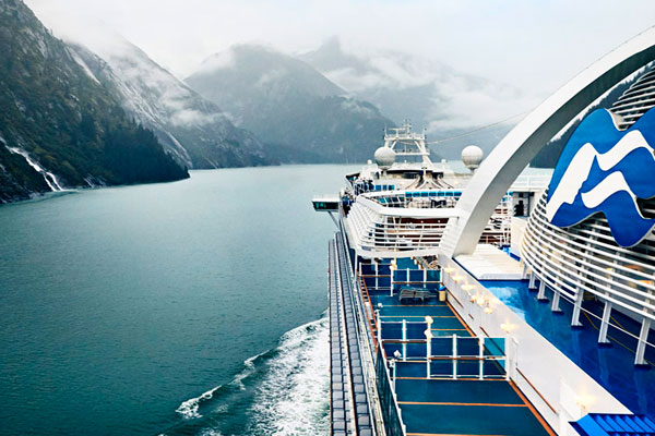 Passengers enjoying the Sapphire Princess facilities in Patagonia