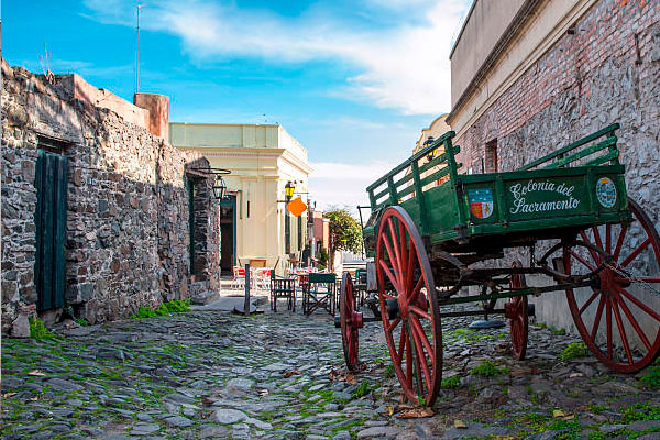  Disfrutando de las vistas del Río de la Plata en Colonia del Sacramento, Uruguay