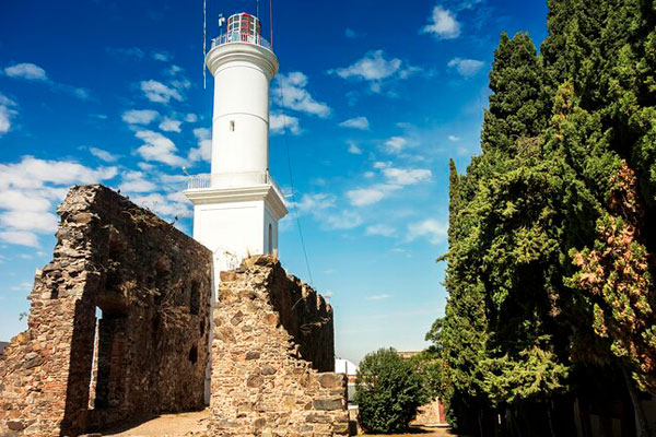  Descubriendo la Puerta de la Ciudadela en Colonia del Sacramento, Uruguay