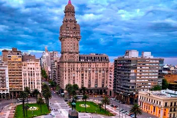  Visiting the Mercado del Puerto in Montevideo, Uruguay 