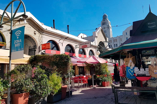  Exploring Plaza Independencia in Montevideo, Uruguay 
