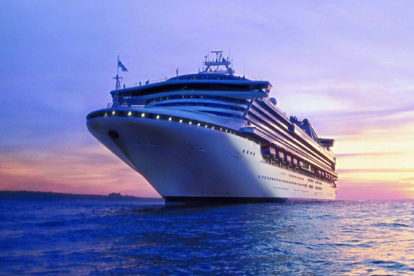 Passengers on the Sapphire Princess enjoying the view of Antarctica