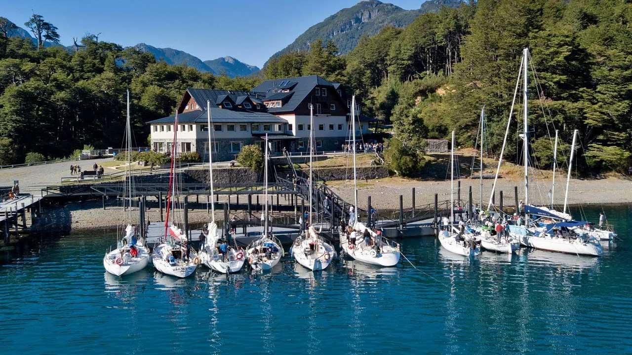 4 Explora lo mejor de Bariloche en este tour de 5 días: Aventura al pie del Cerro Tronador, exploración en Puerto Blest y travesía por la Ruta de los Siete Lagos
