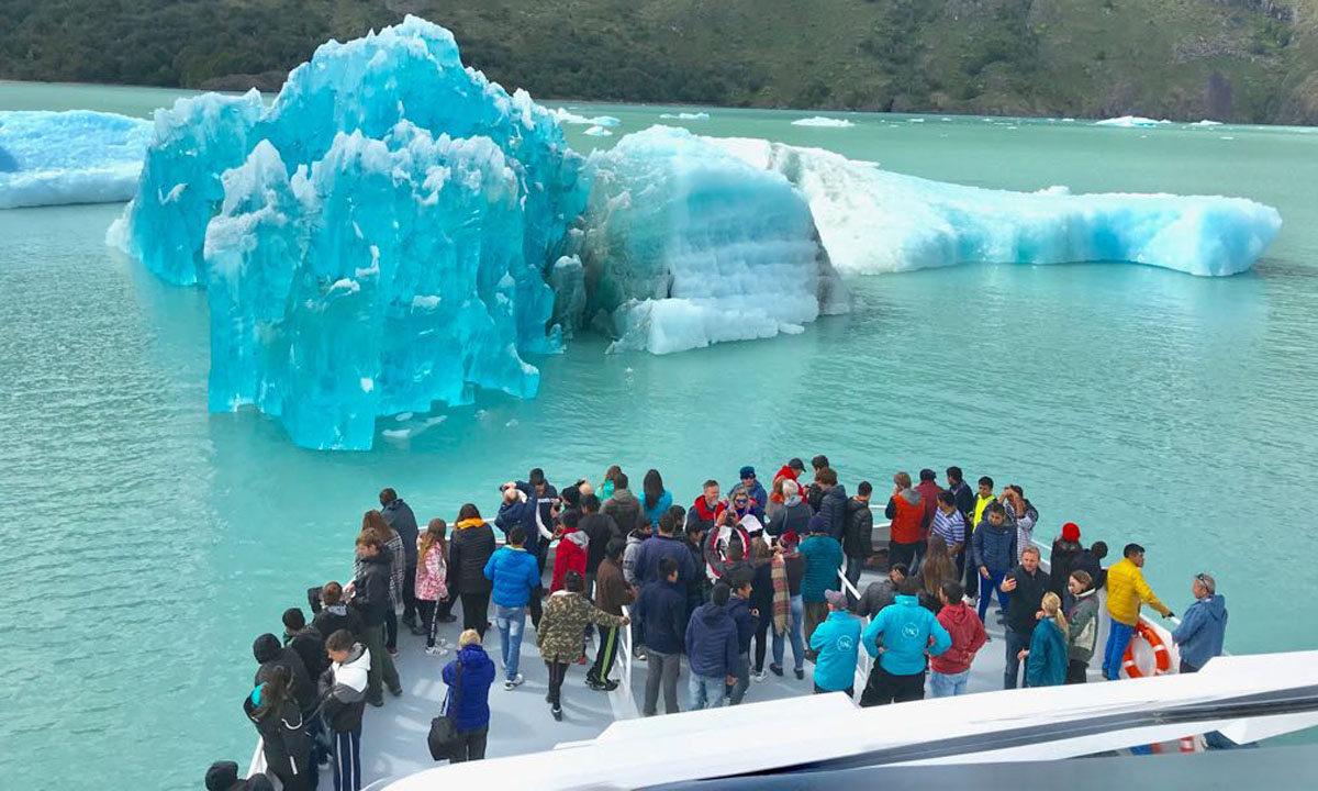 2 Vive un Tour único en la Patagonia, explorando el Fitz Roy, El Chaltén y el Glaciar Perito Moreno.