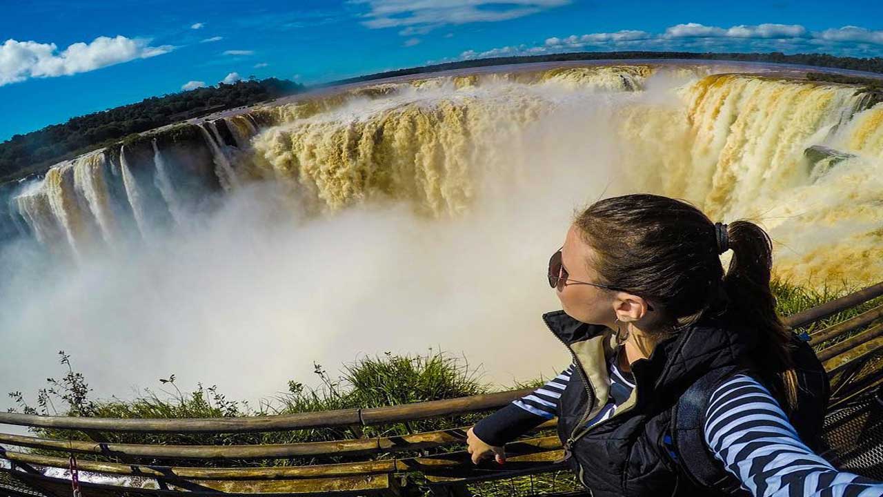 3 Discover the Iguazú Deluxe tour: adventure, culture, and nature. A luxury journey with exclusive activities and premium accommodation.