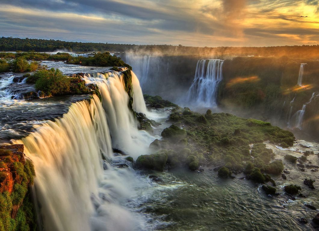 4 Discover the Iguazú Deluxe tour: adventure, culture, and nature. A luxury journey with exclusive activities and premium accommodation.