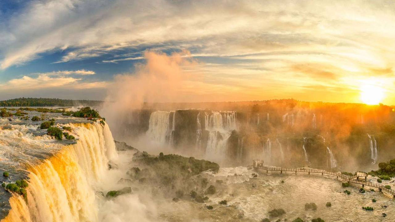 7 Discover the Iguazú Deluxe tour: adventure, culture, and nature. A luxury journey with exclusive activities and premium accommodation.