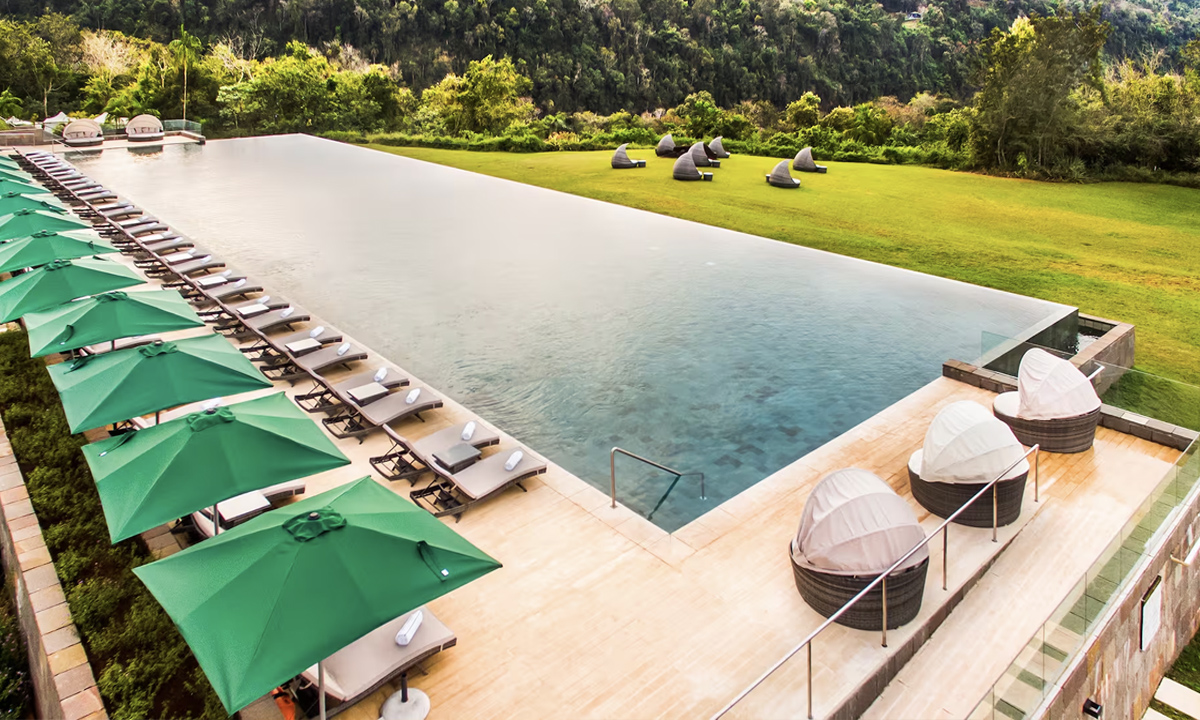 6 Enjoy an exclusive tour to Iguazu Falls with accommodation at Meliá Resort & Spa. Includes flights and transfers.