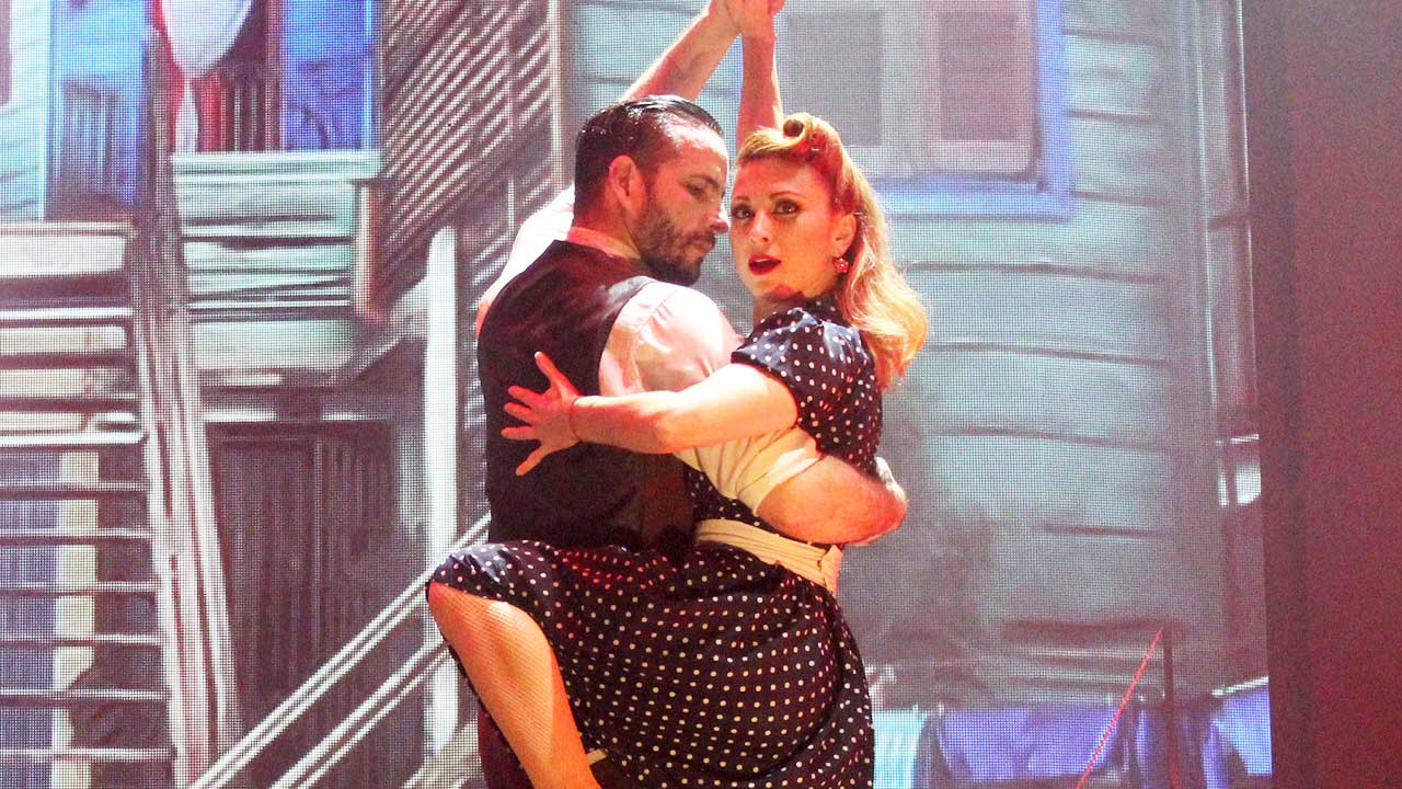 1 Experience an unforgettable night with our Tango Madero Tour in Buenos Aires.