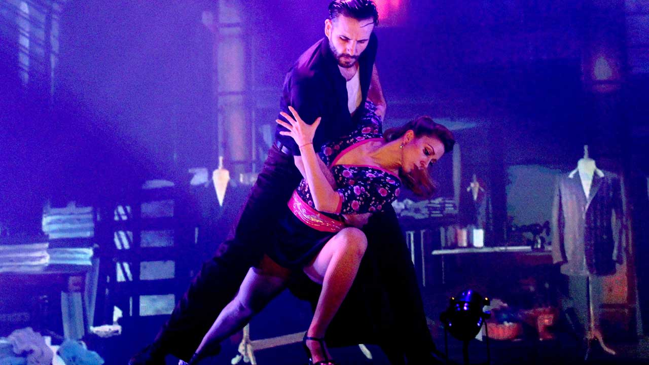 3 Experience an unforgettable night with our Tango Madero Tour in Buenos Aires.