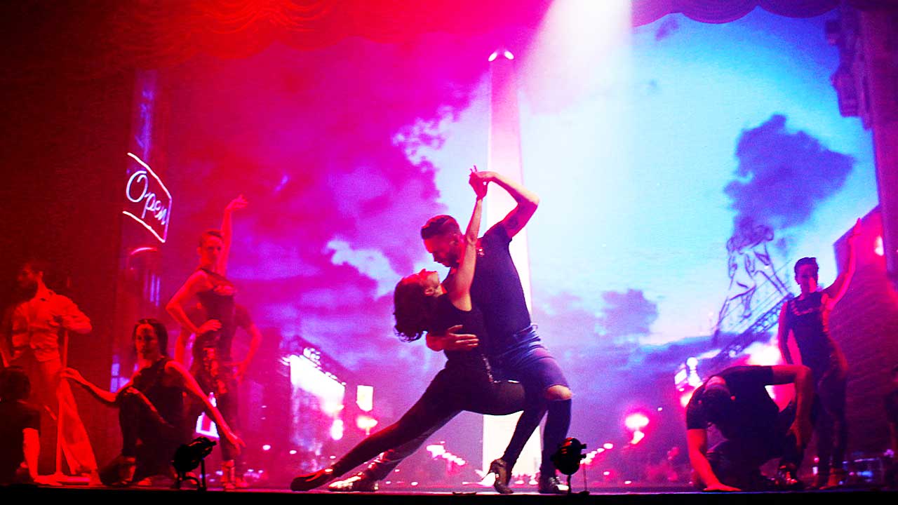 4 Experience an unforgettable night with our Tango Madero Tour in Buenos Aires.