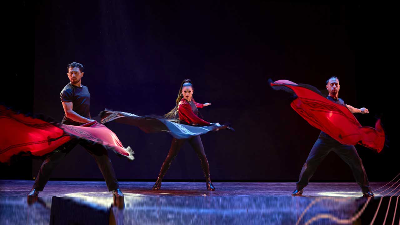 6 Experience an unforgettable night with our Tango Madero Tour in Buenos Aires.