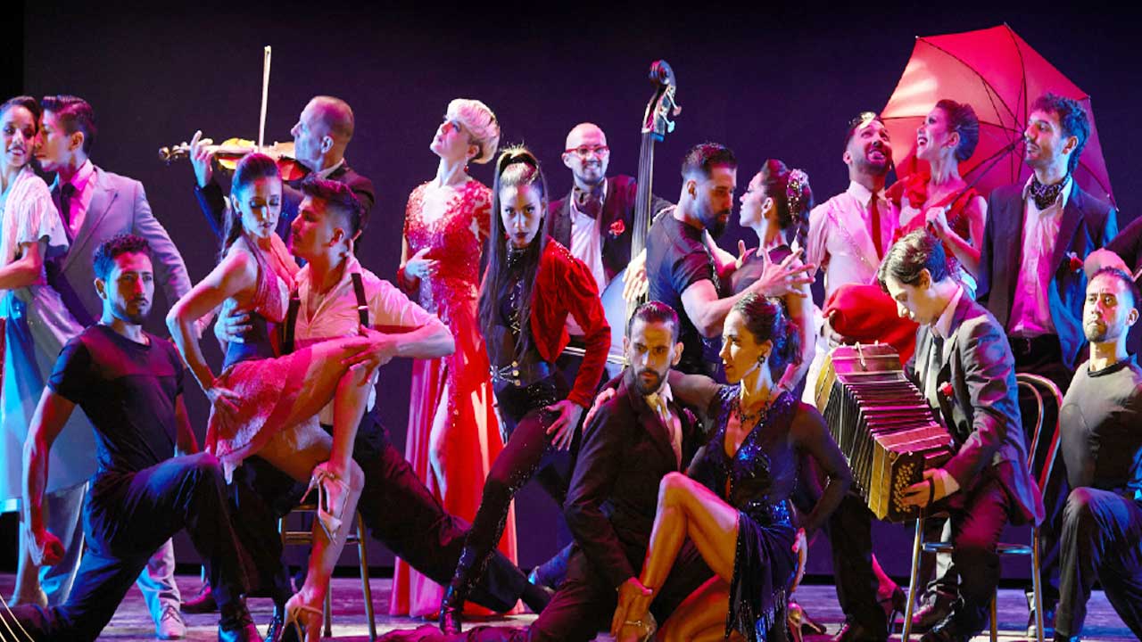 7 Experience an unforgettable night with our Tango Madero Tour in Buenos Aires.